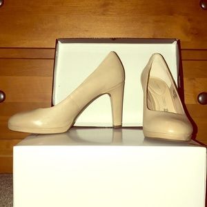 Rockport 7 to Ally tan heels. New. Size 8